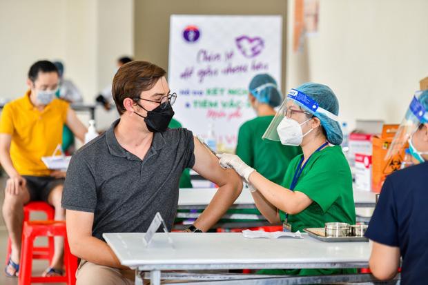 Nguy cơ lây nhiễm COVID-19 trong giai đoạn bình thường mới và 2 biện pháp phòng dịch then chốt - Ảnh 6. Nguy cơ lây nhiễm COVID-19 trong giai đoạn bình thường mới và 2 biện pháp phòng dịch then chốt - Ảnh 6.