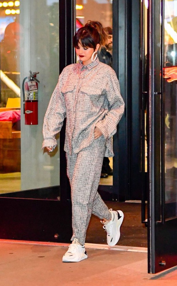 Là Halloween đến sớm hay vì Selena Gomez nóng lòng muốn khai màn? - Ảnh 1. Là Halloween đến sớm hay vì Selena Gomez nóng lòng muốn khai màn? - Ảnh 1.