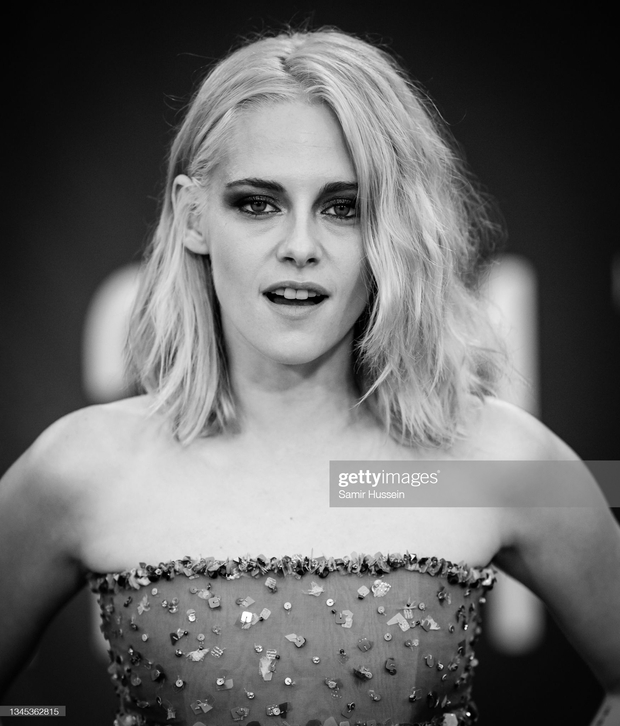 Kristen Stewart returns to her peak: Visually sharp as a vampire on the red carpet, despite dozens of shortcomings thanks to changing one thing - Photo 12.