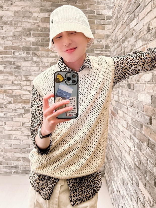 Trưởng nhóm Kang Seung Yoon (WINNER) vừa khoe tậu iPhone 13 mới, không chỉ sở hữu phiên bản xịn xò nhất mà giá ốp lưng cũng cực chát - Ảnh 3.