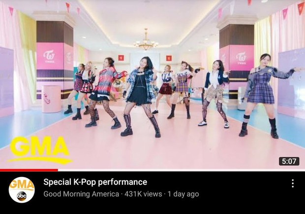 Fan tức giận khi TWICE bị biến thành nhóm Kpop không tên tuổi trên show Mỹ, đã thế còn bị đặt câu hỏi hết sức lạc hậu - Ảnh 3. Fan tức giận khi TWICE bị biến thành nhóm Kpop không tên tuổi trên show Mỹ, đã thế còn bị đặt câu hỏi hết sức lạc hậu - Ảnh 3.