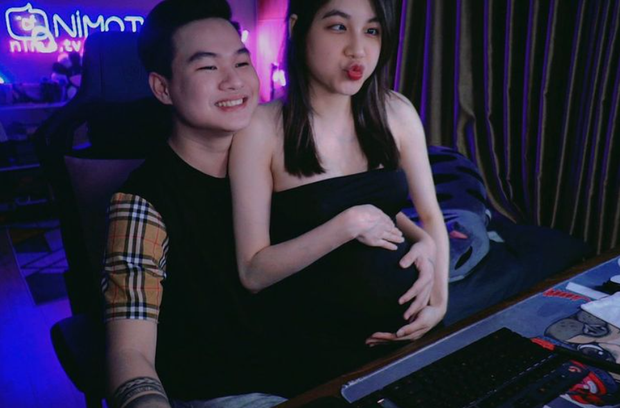 Lên sóng livestream cùng với thành viên mới, gia đình Rambo và hot girl bánh tráng trộn khiến fan xỉu ngang dọc vì quá đáng yêu! - Ảnh 2.