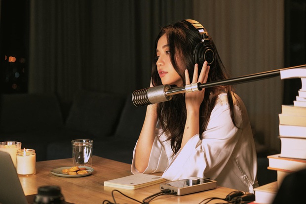 Bích Phương tung nhạc thiền ru ngủ nhưng netizen nghe giọng chính chủ lại tỉnh như sáo vì... mắc cười - Ảnh 2. Bích Phương tung nhạc thiền ru ngủ nhưng netizen nghe giọng chính chủ lại tỉnh như sáo vì... mắc cười - Ảnh 2.