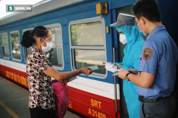 Em trai ôm ba lô tro cốt của anh lên tàu: Lần nào về quê anh ấy cũng đi cùng tôi, giờ thì chẳng còn nữa... - Ảnh 2. Em trai ôm ba lô tro cốt của anh lên tàu: Lần nào về quê anh ấy cũng đi cùng tôi, giờ thì chẳng còn nữa... - Ảnh 2.