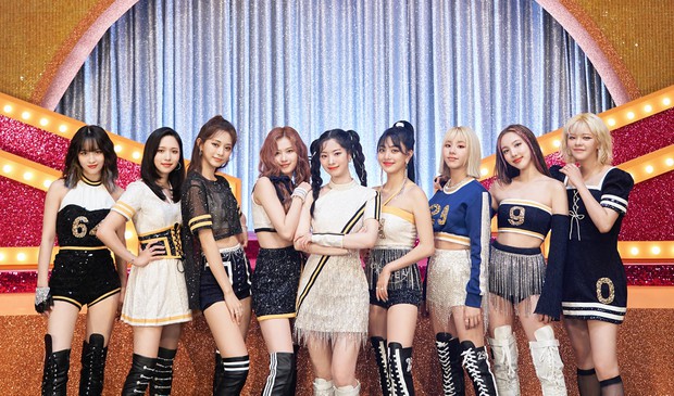 Fan tức giận khi TWICE bị biến thành nhóm Kpop không tên tuổi trên show Mỹ, đã thế còn bị đặt câu hỏi hết sức lạc hậu - Ảnh 8. Fan tức giận khi TWICE bị biến thành nhóm Kpop không tên tuổi trên show Mỹ, đã thế còn bị đặt câu hỏi hết sức lạc hậu - Ảnh 8.
