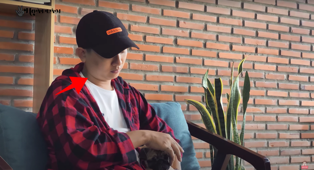 Sau khi bị chê phát tướng, Hoài Lâm tái xuất với MV cover với vẻ ngoài được nhận xét là có nọng nhưng vẫn soái ca - Ảnh 4. Sau khi bị chê phát tướng, Hoài Lâm tái xuất với MV cover với vẻ ngoài được nhận xét là có nọng nhưng vẫn soái ca - Ảnh 4.