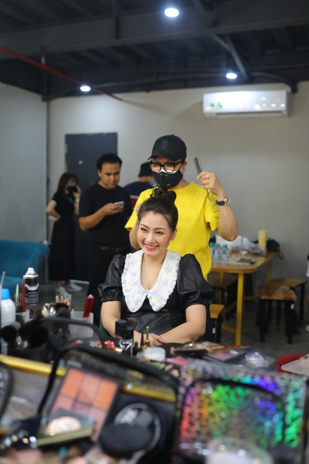 MC Quyền Linh bất ngờ hé lộ hậu trường Ngọc Lan hồi hộp trong lần đầu làm bà mối Bạn Muốn Hẹn Hò - Ảnh 6. MC Quyền Linh bất ngờ hé lộ hậu trường Ngọc Lan hồi hộp trong lần đầu làm bà mối Bạn Muốn Hẹn Hò - Ảnh 6.