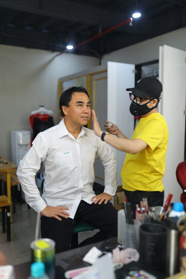 MC Quyền Linh bất ngờ hé lộ hậu trường Ngọc Lan hồi hộp trong lần đầu làm bà mối Bạn Muốn Hẹn Hò - Ảnh 5. MC Quyền Linh bất ngờ hé lộ hậu trường Ngọc Lan hồi hộp trong lần đầu làm bà mối Bạn Muốn Hẹn Hò - Ảnh 5.