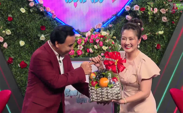 MC Quyền Linh bất ngờ hé lộ hậu trường Ngọc Lan hồi hộp trong lần đầu làm bà mối Bạn Muốn Hẹn Hò - Ảnh 3. MC Quyền Linh bất ngờ hé lộ hậu trường Ngọc Lan hồi hộp trong lần đầu làm bà mối Bạn Muốn Hẹn Hò - Ảnh 3.