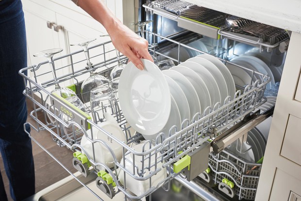 Dân sành tiết lộ có máy rửa bát rồi thì dùng nước lã chén bát cũng sạch, người khác đùa chỉ máy chạy bằng cơm mới xịn đến vậy - Ảnh 3.