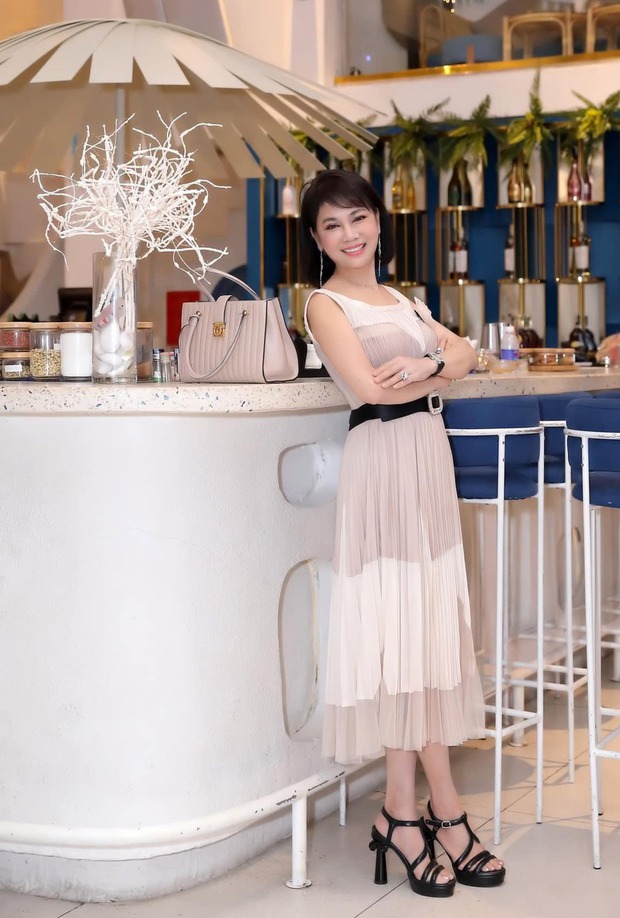 Mẹ chồng đại gia của Diệp Lâm Anh: U60 mà quá trẻ, quá đẹp, khí chất thì ngút ngàn! - Ảnh 3.