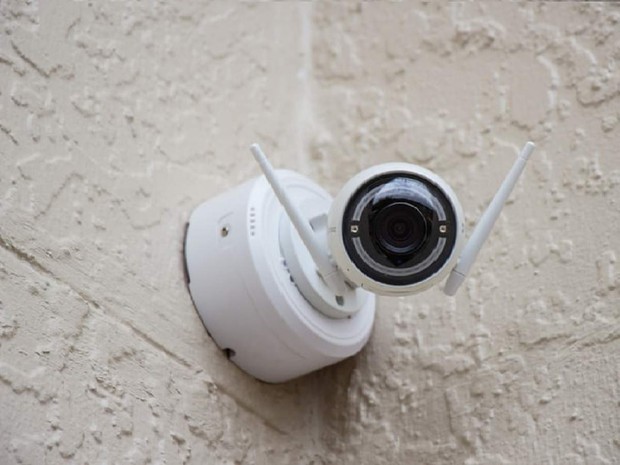 Con trai học lớp 5 dẫn bạn nữ về nhà, bố xem camera thì tá hỏa trước hành động nhạy cảm của hai đứa trẻ, phải lập tức gọi cô giáo - Ảnh 1.