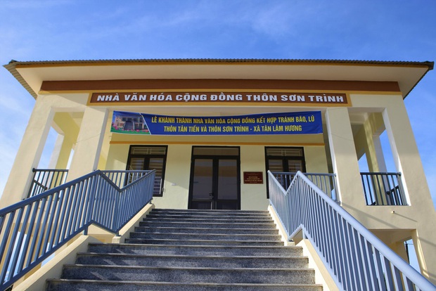 Nhà tránh lũ do ca sĩ Thủy Tiên tài trợ ở Hà Tĩnh: 1 huyện bù thêm 1,6 tỷ khi xây 2 căn - Ảnh 3.