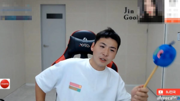 Gạ tình nữ streamer trẻ đẹp với hứa hẹn cho livestream chung để nâng đỡ, nam streamer bị vạch mặt, vội lên tiếng kêu oan - Ảnh 1.