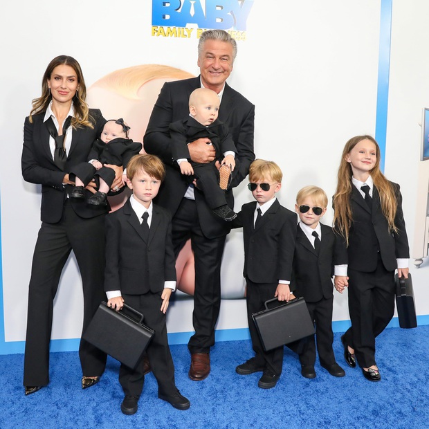 Bà xã Alec Baldwin tiết lộ tình trạng của chồng sau tai nạn kinh hoàng: Tinh thần bất ổn, có nguy cơ mắc bệnh tâm lý vì sang chấn - Ảnh 7.