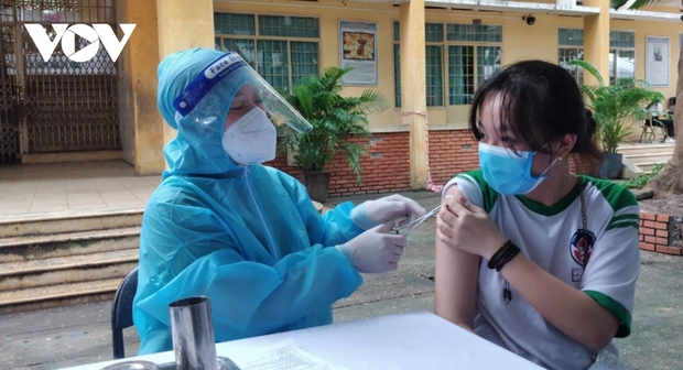 Không được phép tiêm cho trẻ em chưa đủ 12 tuổi - Ảnh 2.