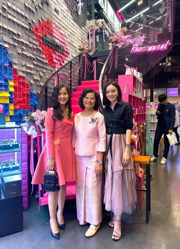 Mẹ chồng Diệp Lâm Anh ra mặt bênh vực con dâu giữa tin ly hôn, còn mối quan hệ những cặp mẹ chồng - dâu hào môn khác thì sao? - Ảnh 27.