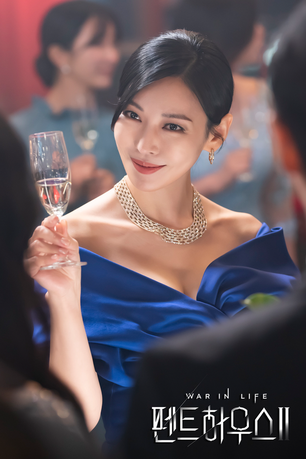 Lác mắt với thời trang nhà giàu siêu đỉnh ở phim Hàn, mấy chị đại Penthouse cũng chưa có cửa đọ lại IU - Ảnh 9.