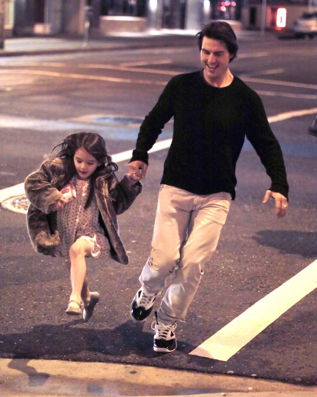 Ly hôn rồi tránh gặp con gái Suri suốt 9 năm, Tom Cruise còn bị giáo phái cấm hẹn hò vì sợ… một lời nguyền - Ảnh 3.