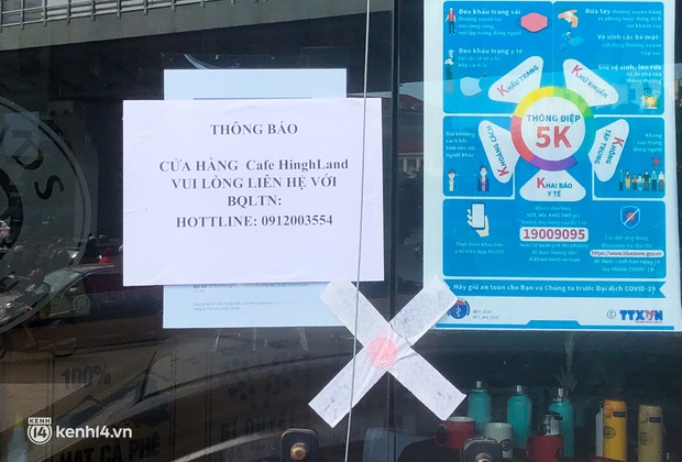 Vụ Highlands Coffee ở Hà Nội bị tố chây ì trả tiền thuê mặt bằng, đưa hàng chục nhân viên đến gây rối trật tự: Bảo vệ kể lại thời điểm xảy ra xô xát - Ảnh 4.