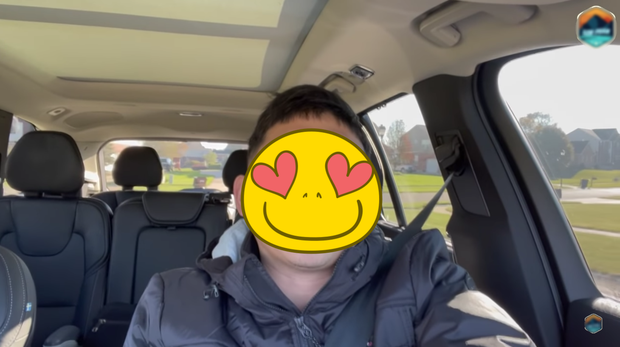 Khoa Pug bị một YouTuber ở Mỹ tố thiếu chuyên nghiệp khi không rep mail, nội dung thế nào mà được netizen quay xe bênh vực - Ảnh 1. Khoa Pug bị một YouTuber ở Mỹ tố thiếu chuyên nghiệp khi không rep mail, nội dung thế nào mà được netizen quay xe bênh vực - Ảnh 1.