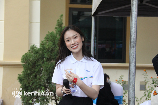 Ảnh chụp lén Khánh Vy trong ngày dẫn cầu truyền hình chung kết Olympia: Nhan sắc vẫn cực okelah, bắn giọng Nghệ An khi dẫn - Ảnh 1. Ảnh chụp lén Khánh Vy trong ngày dẫn cầu truyền hình chung kết Olympia: Nhan sắc vẫn cực okelah, bắn giọng Nghệ An khi dẫn - Ảnh 1.