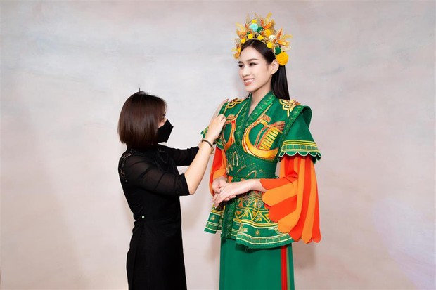 Netizen lo sốt vó khi Đỗ Hà nhá hàng Dance of the World: Tay chân lóng ngóng, thiếu điểm nhấn, liệu sẽ thay đổi điều này? - Ảnh 5. Netizen lo sốt vó khi Đỗ Hà nhá hàng Dance of the World: Tay chân lóng ngóng, thiếu điểm nhấn, liệu sẽ thay đổi điều này? - Ảnh 5.