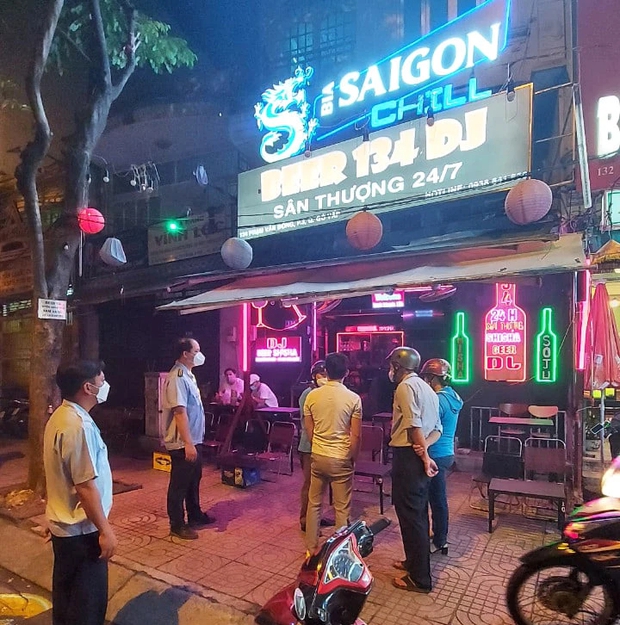 TP.HCM: Nhiều quán ăn uống ở quận Gò Vấp bị xử phạt vì vi phạm phòng chống dịch - Ảnh 1.