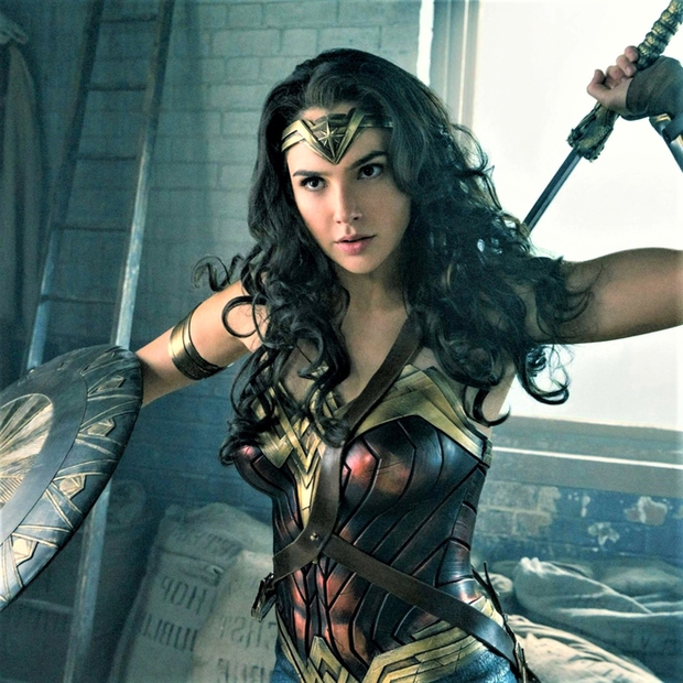 Dàn Mẹ kế đổi ngôi, đè bẹp cả Bạch Tuyết: Julia Roberts chấp bộ đàm kỳ lạ, Gal Gadot - Charlize Theron tranh ngôi trùm cuối - Ảnh 22. Dàn Mẹ kế đổi ngôi, đè bẹp cả Bạch Tuyết: Julia Roberts chấp bộ đàm kỳ lạ, Gal Gadot - Charlize Theron tranh ngôi trùm cuối - Ảnh 22.