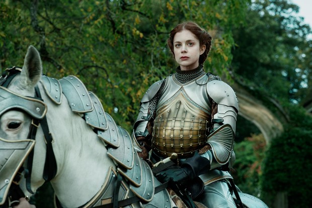 7 Hollywood costume disasters that look maddening: Emma Watson turns into a cheesy doll, the most fake is the ridiculous armor in the last movie! - Photo 7.