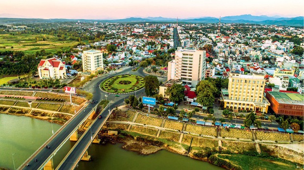 Tỉnh nào ở Việt Nam mà tên có nghĩa là ngôi làng nằm gần hồ nước: Chỉ gồm 6 từ, địa hình toàn là đồi núi? - Ảnh 1. Tỉnh nào ở Việt Nam mà tên có nghĩa là ngôi làng nằm gần hồ nước: Chỉ gồm 6 từ, địa hình toàn là đồi núi? - Ảnh 1.
