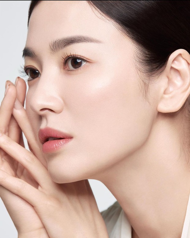 Song Hye Kyo hé lộ bí kíp đặc biệt để 40 tuổi da vẫn căng bóng hoàn hảo, netizen lại bất ngờ phẫn nộ đến mức nổ ra tranh cãi? - Ảnh 4.