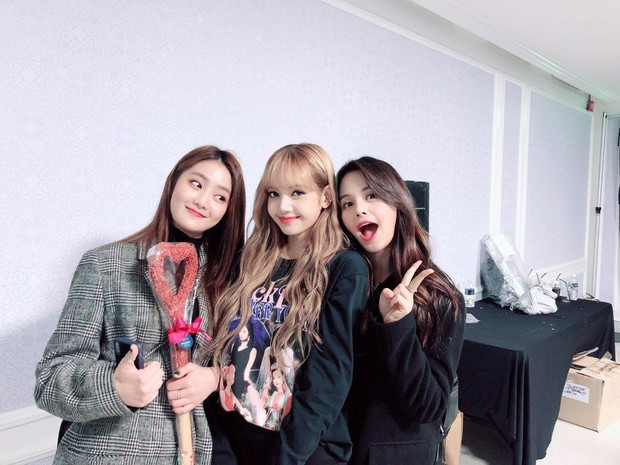 Bạn thân Lisa (BLACKPINK) rời nhóm sau phốt phân biệt chủng tộc: Netizen hả hê tiễn vội! - Ảnh 4. Bạn thân Lisa (BLACKPINK) rời nhóm sau phốt phân biệt chủng tộc: Netizen hả hê tiễn vội! - Ảnh 4.