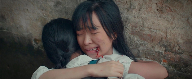 Netizen khóc lụt nhà với phim thế sóng 11 Tháng 5 Ngày: Về Nhà Đi Con có truyền nhân xịn thật rồi - Ảnh 1.