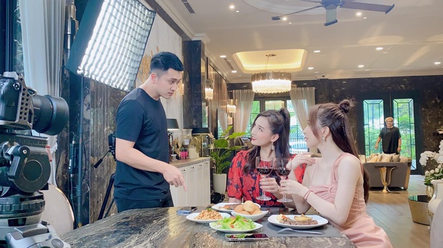 Quỳnh Nga xuất hiện bên trai đẹp khi không có Việt Anh, còn tuyên bố trở thành tình địch với chị em thân thiết? - Ảnh 2. Quỳnh Nga xuất hiện bên trai đẹp khi không có Việt Anh, còn tuyên bố trở thành tình địch với chị em thân thiết? - Ảnh 2.