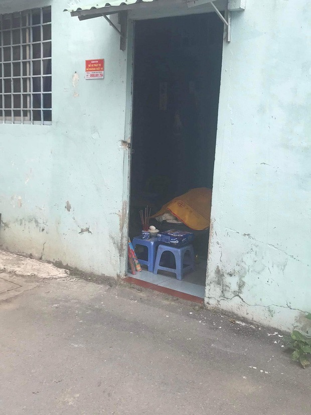 Xót xa đám tang của nghệ sĩ Văn Ngà: Tổ chức trong căn trọ chật hẹp, nằm cô độc không có người thân ở bên - Ảnh 3. Xót xa đám tang của nghệ sĩ Văn Ngà: Tổ chức trong căn trọ chật hẹp, nằm cô độc không có người thân ở bên - Ảnh 3.