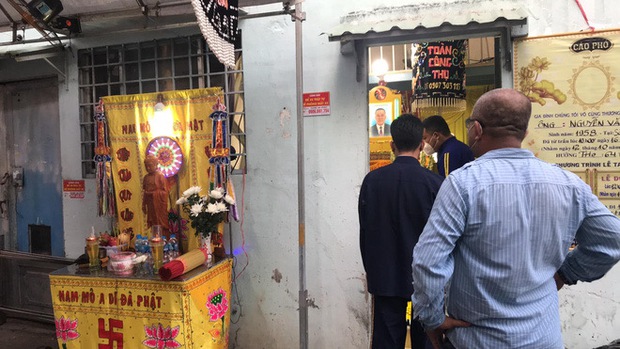 Xót xa đám tang của nghệ sĩ Văn Ngà: Tổ chức trong căn trọ chật hẹp, nằm cô độc không có người thân ở bên - Ảnh 4. Xót xa đám tang của nghệ sĩ Văn Ngà: Tổ chức trong căn trọ chật hẹp, nằm cô độc không có người thân ở bên - Ảnh 4.