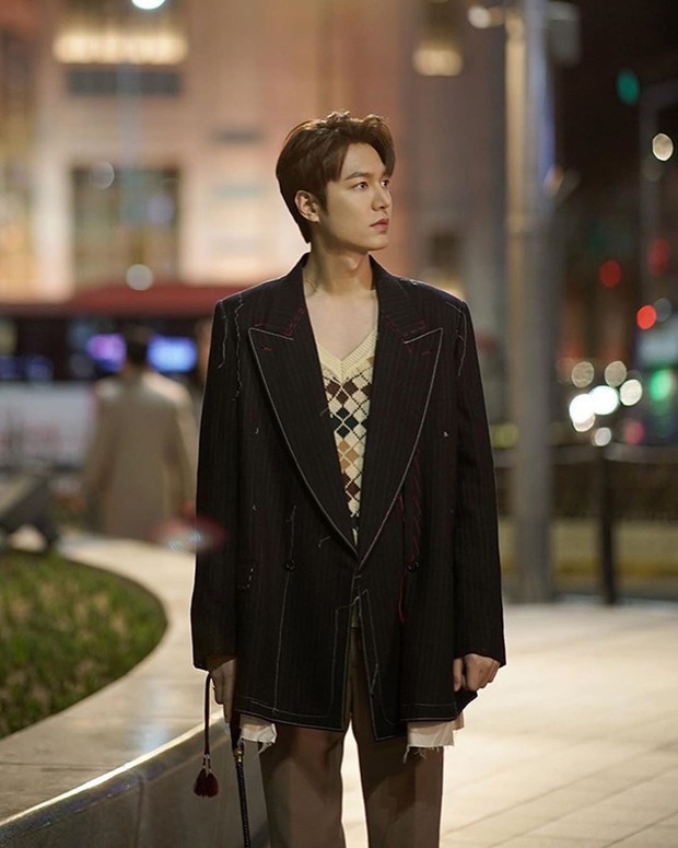 4 sao Hàn và tủ đồ siêu chán trên phim: Cha Eun Woo như mượn đồ của bố, Han So Hee kém sang hẳn luôn! - Ảnh 9.