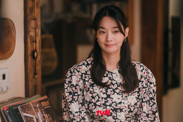4 sao Hàn và tủ đồ siêu chán trên phim: Cha Eun Woo như mượn đồ của bố, Han So Hee kém sang hẳn luôn! - Ảnh 3. 4 sao Hàn và tủ đồ siêu chán trên phim: Cha Eun Woo như mượn đồ của bố, Han So Hee kém sang hẳn luôn! - Ảnh 3.