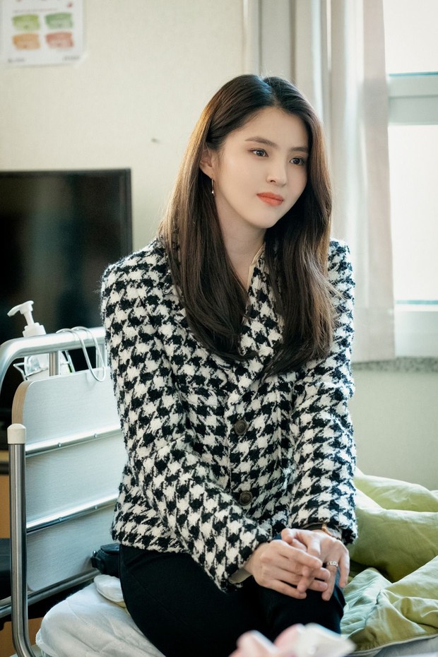 4 sao Hàn và tủ đồ siêu chán trên phim: Cha Eun Woo như mượn đồ của bố, Han So Hee kém sang hẳn luôn! - Ảnh 15. 4 sao Hàn và tủ đồ siêu chán trên phim: Cha Eun Woo như mượn đồ của bố, Han So Hee kém sang hẳn luôn! - Ảnh 15.