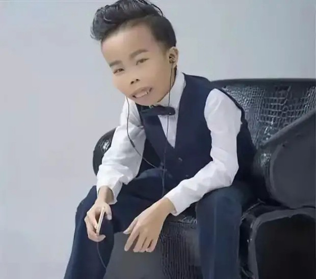 “Đại gia xấu nhất Trung Quốc” gây bất ngờ khi lộ tin sắp lấy vợ, ngoại hình cô dâu khiến dân tình sốt xình xịch - Ảnh 1.