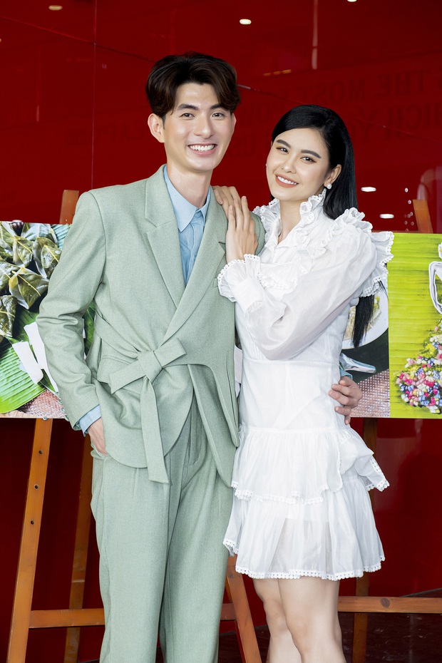 Quân đoàn mỹ nhân đổ bộ sự kiện Vbiz: Nam Em xinh như nàng thơ, Lynk Lee - Lương Mỹ Kỳ đọ sắc ai hơn ai? - Ảnh 7. Quân đoàn mỹ nhân đổ bộ sự kiện Vbiz: Nam Em xinh như nàng thơ, Lynk Lee - Lương Mỹ Kỳ đọ sắc ai hơn ai? - Ảnh 7.
