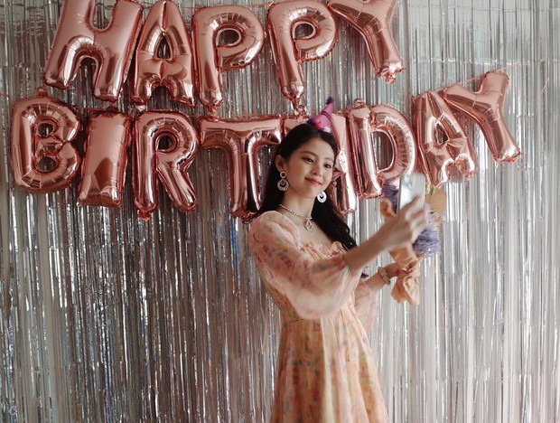 U là trời ra mà xem tiểu tam đẹp nhất màn ảnh Hàn Han So Hee xả ảnh sinh nhật, thế này bảo sao 2 triệu người mê như điếu đổ - Ảnh 4.