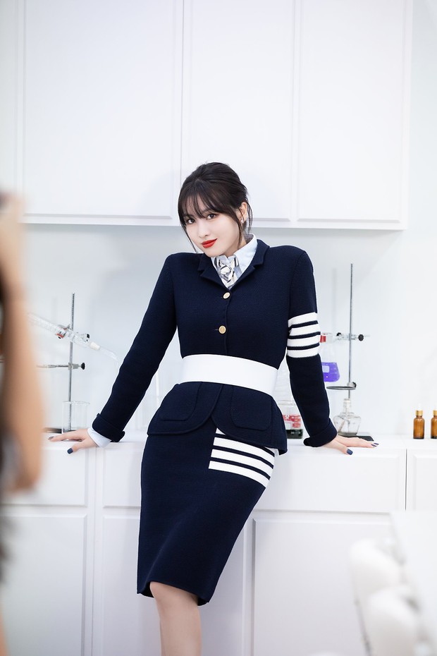 Vòng hông quả táo nóng bỏng của Momo gây sốc: Body đỉnh nhất TWICE đây rồi?! - Ảnh 7. Vòng hông quả táo nóng bỏng của Momo gây sốc: Body đỉnh nhất TWICE đây rồi?! - Ảnh 7.