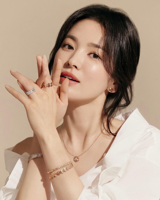 Song Hye Kyo dính lời nguyền: Bị đồn yêu 9 bạn diễn siêu sao với cái kết chung, đỉnh điểm nghi vấn cắm sừng Song Joong Ki - Ảnh 2.