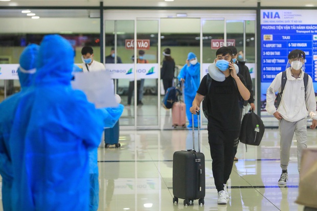 Nhiều người quay xe, hủy vé về Hà Nội sau quy định tự cách ly tại nhà: Mình đã mua 1 chỉ vàng mừng cưới bạn nhưng đành lỡ hẹn - Ảnh 3.