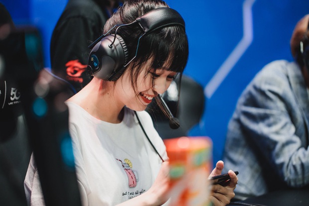 Thứ fan nam muốn có phải là nụ cười “tỏa nắng” của những nữ streamer làng game này? - Ảnh 13.