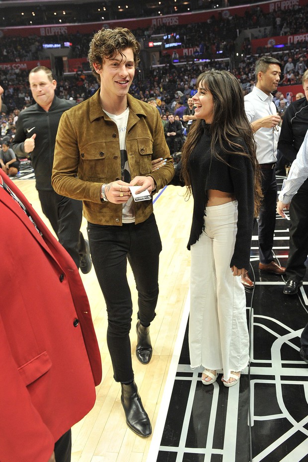 Cùng trải qua bao lần ăn vận bô nhếch, Camila và Shawn Mendes vẫn không đi được tới cuối đường tình... - Ảnh 4. Cùng trải qua bao lần ăn vận bô nhếch, Camila và Shawn Mendes vẫn không đi được tới cuối đường tình... - Ảnh 4.