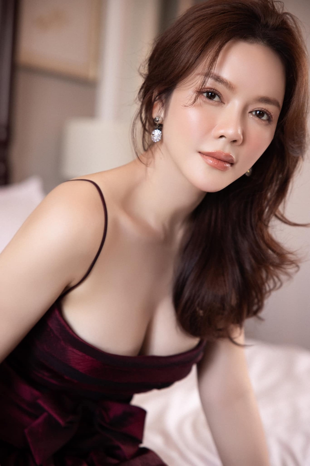 Lý Nhã Kỳ gây ngỡ ngàng khi hoá thành nàng thơ ở tuổi U40, nhan sắc, sự nghiệp có đủ nhưng vẫn thiếu điều này - Ảnh 5.