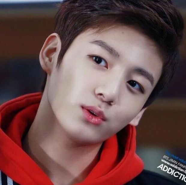 Điểm chung của Jungkook (BTS), Yuna (ITZY) và Karina (aespa): Hội visual hút fan nhưng đều vướng tranh cãi dao kéo - Ảnh 2. Điểm chung của Jungkook (BTS), Yuna (ITZY) và Karina (aespa): Hội visual hút fan nhưng đều vướng tranh cãi dao kéo - Ảnh 2.